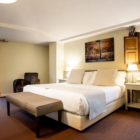 Ikonik Plaza Mercado