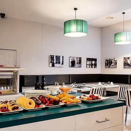 Ikonik Plaza Mercado