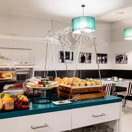 Ikonik Plaza Mercado Hotel 3*