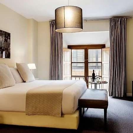 فندق Ikonik Plaza Mercado