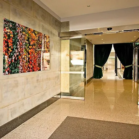 Ikonik Plaza Mercado 3*