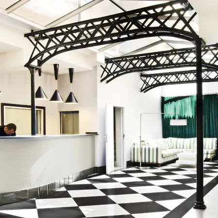 Hotel Ikonik Plaza Mercado 3*