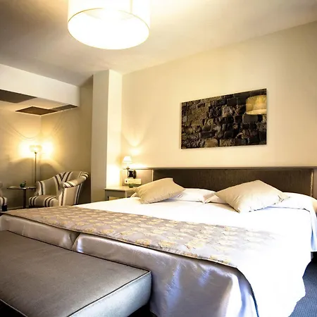 Hotel Ikonik Plaza Mercado Salamanca