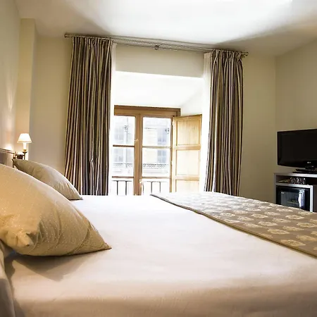 Hotel Ikonik Plaza Mercado 3*