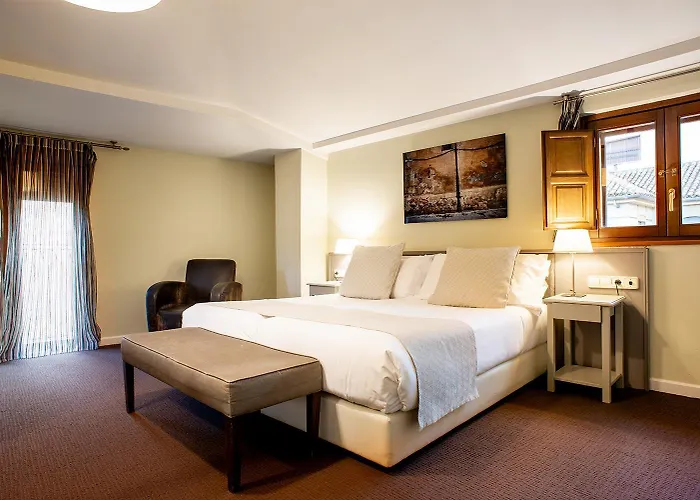 Ikonik Plaza Mercado