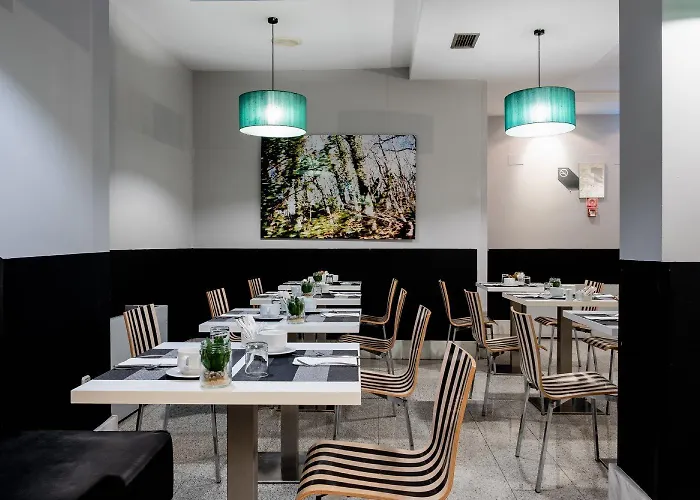 Ikonik Plaza Mercado Szálloda 3*