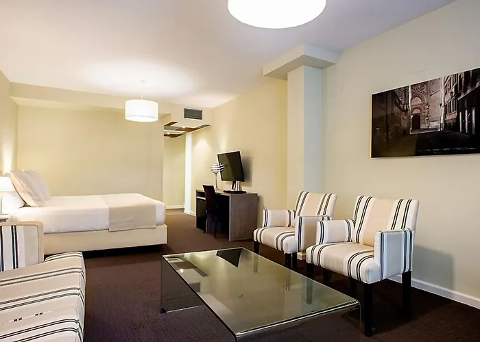 Ikonik Plaza Mercado