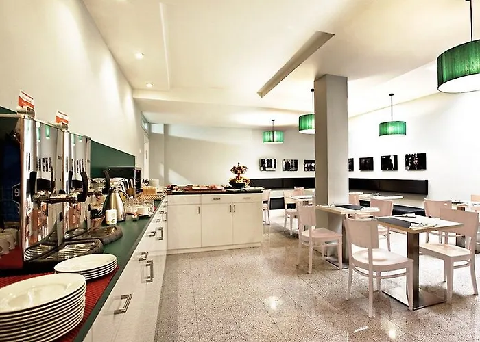 Hotel Ikonik Plaza Mercado 3*