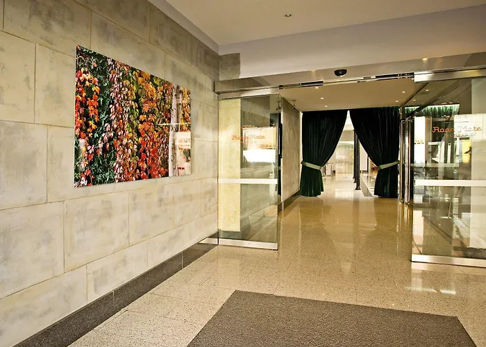 Ikonik Plaza Mercado 3*